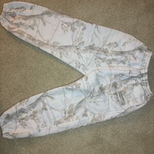 Comfrt white oak camo sweatpants
